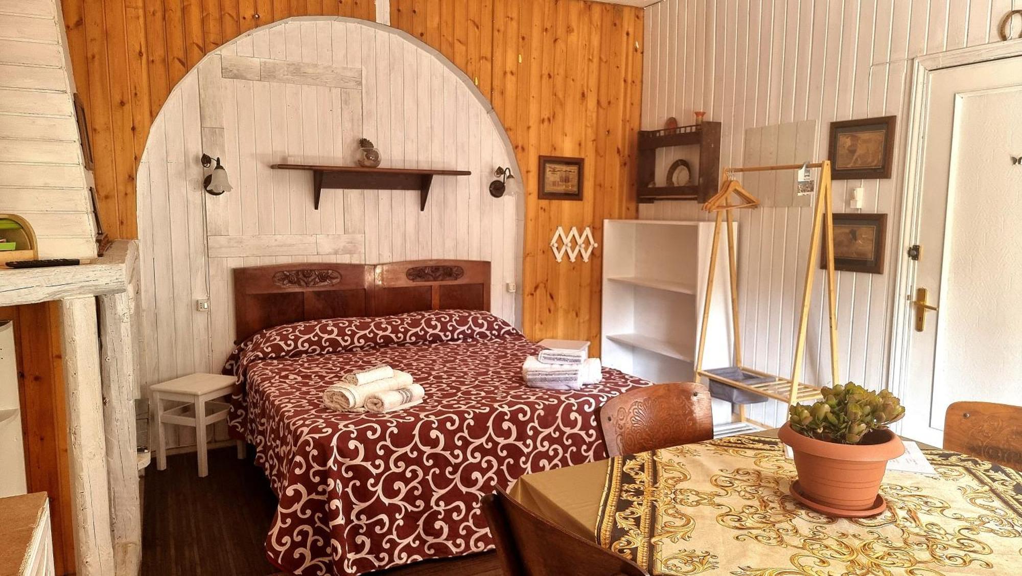 Sunset Valley Village Motta Sant' Anastasia Room photo